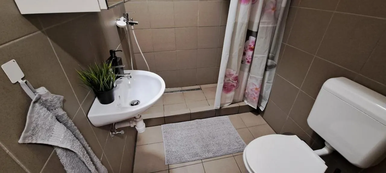 6-Pack Apartment In The Party District Budapest
