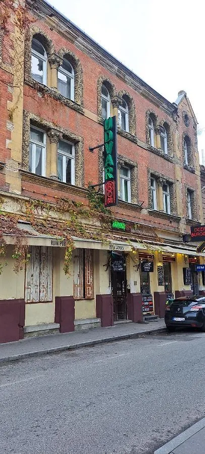 6-Pack Apartment In The Party District Budapest Hungary